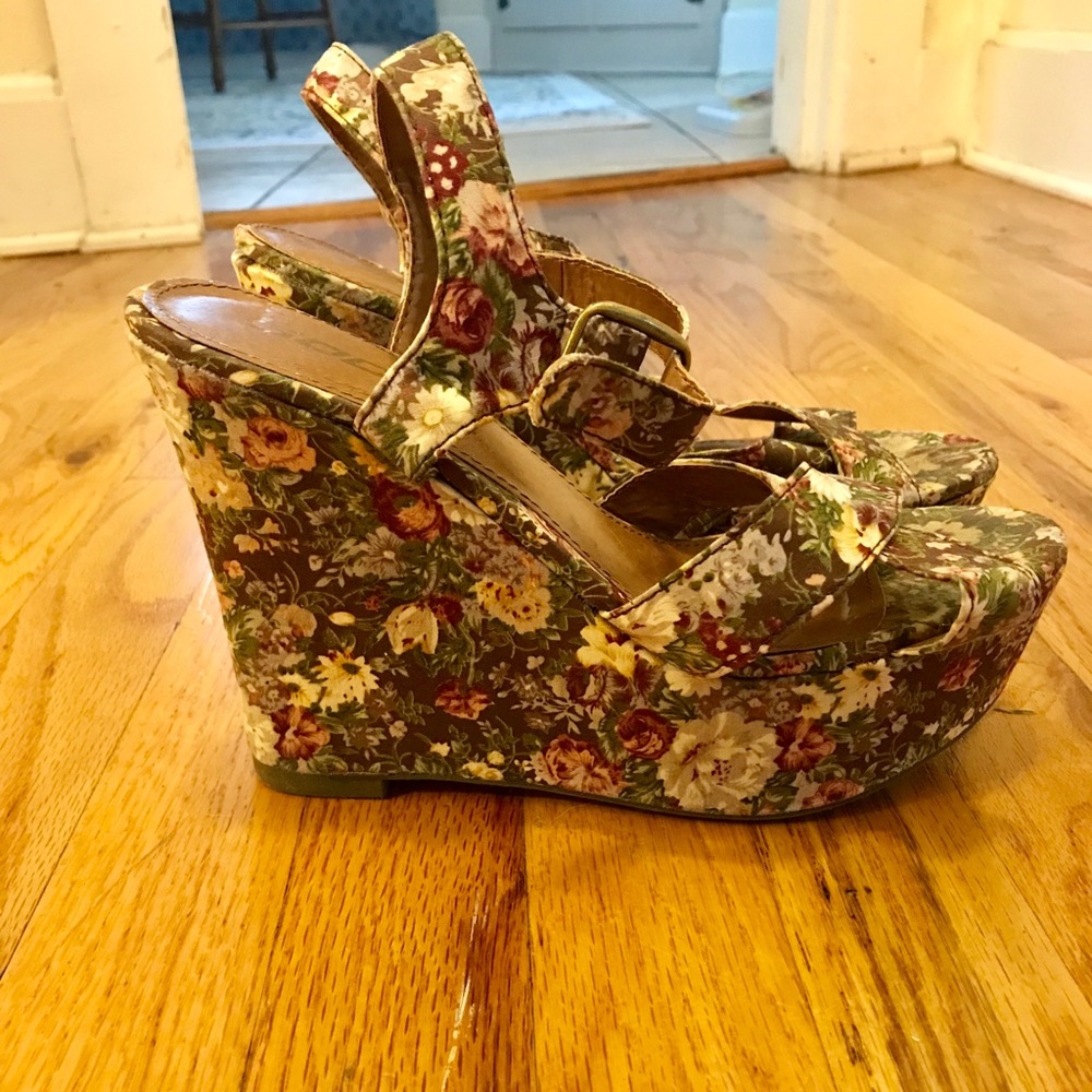Patterned Wedges - Picture 3 of 4